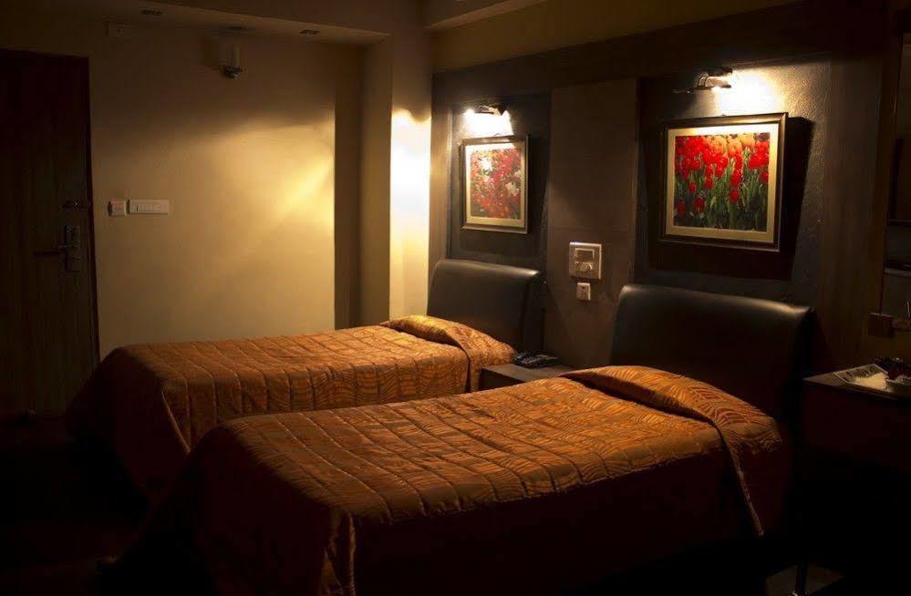 Hotel Majestic Shillong Extérieur photo