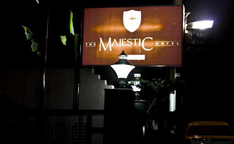 Hotel Majestic Shillong Extérieur photo